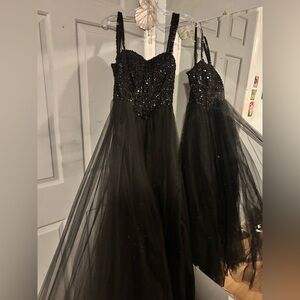 LADIVINE size 4 black strap optional prom dresss